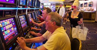 ayeya7 JILI Fortune Gems Slots ဂိမ်း reels spin နေသည့် ဆွဲဆောင်မှုရှိသော မြင်ကွင်း